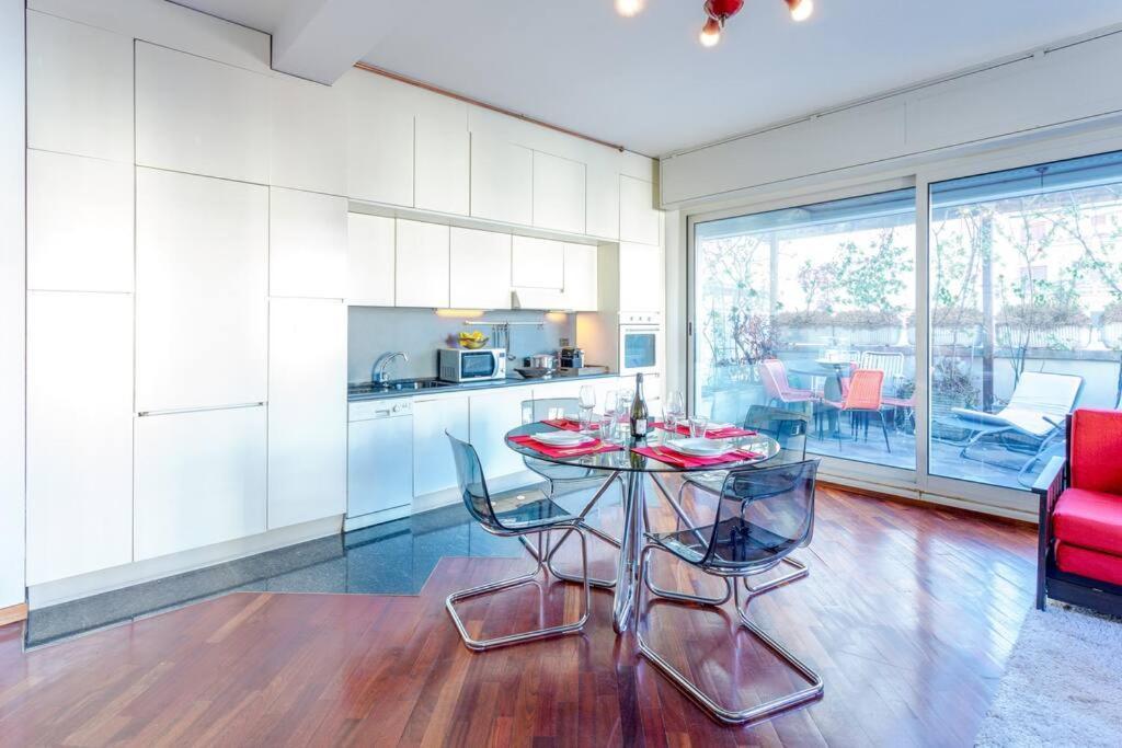 Апартаменты Duomo 10 Min Luxury • Terrazzo • Wi-Fi • Netflix Милан Экстерьер фото