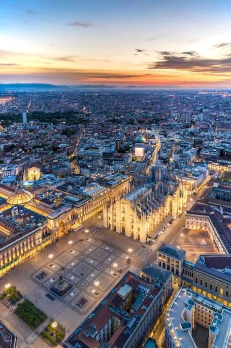 Апартаменты Duomo 10 Min Luxury • Terrazzo • Wi-Fi • Netflix Милан Экстерьер фото