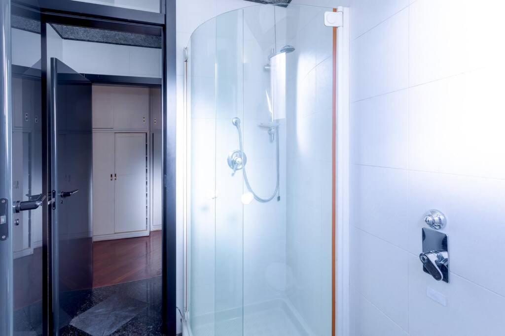 Апартаменты Duomo 10 Min Luxury • Terrazzo • Wi-Fi • Netflix Милан Экстерьер фото