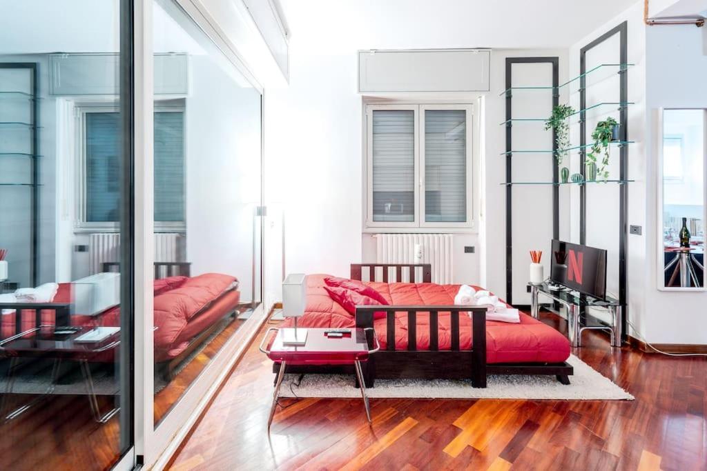 Апартаменты Duomo 10 Min Luxury • Terrazzo • Wi-Fi • Netflix Милан Экстерьер фото